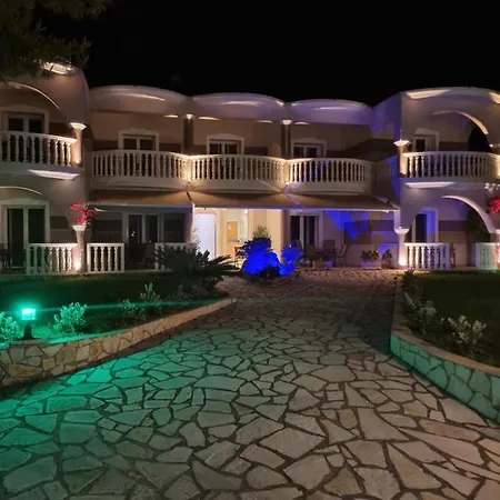 Marathon Studios & Apartment *