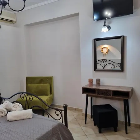 Marathon Studios & Apartment