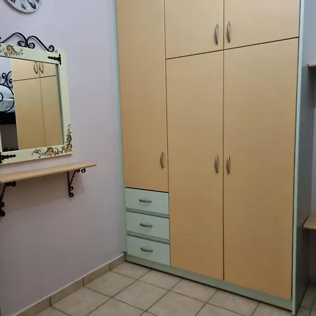 Marathon Studios & Apartment