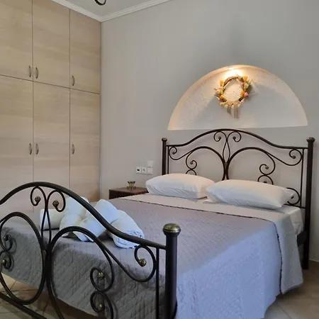 Marathon Studios & Apartment *