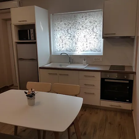 Marathon Studios & Apartment *