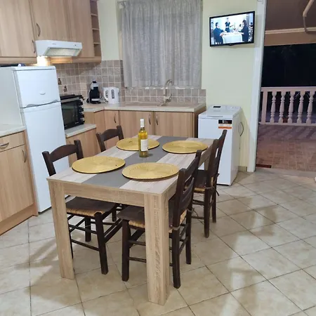 Marathon Studios & Apartment
